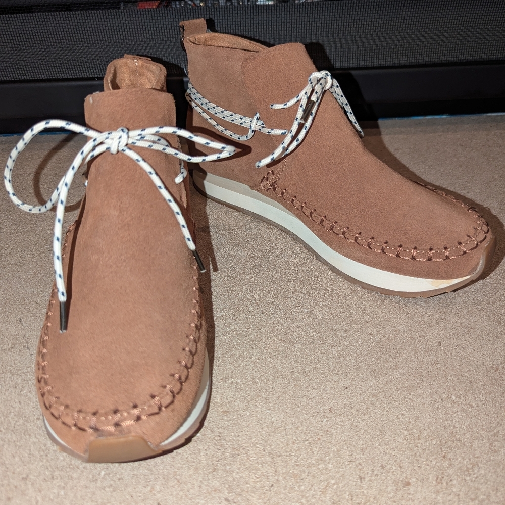 New TOMS Rio High Top Suede Sneakers, Size 6